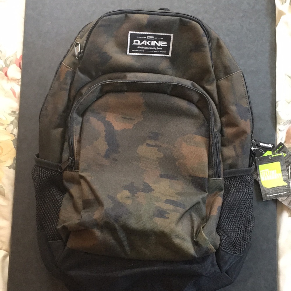 Dakine Central 26L Backpack NWT